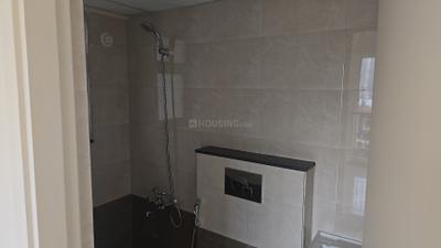 Bathroom Image of 600 Sq.ft 1 BHK Apartment / Flat for rent in Mahindra Happinest Tathawade, Tathawade Pune for Rs. 21000