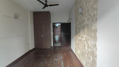 Bedroom Image of 1250 Sq.ft 2 BHK Apartment / Flat for rent in Mahagun Moderne, Sector 78 Noida for Rs. 36000