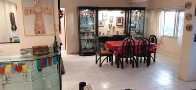 Living Room Image of 1400 Sq.ft 3 BHK Apartment / Flat for sale in Andheri West Mumbai for Rs. 55000000