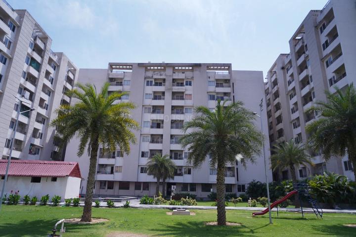 Unimaxe Pink Pride The Suites Main Image 1