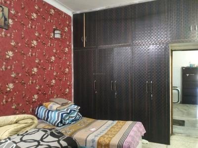 Bedroom Image of 1440 Sq.ft 2.5 BHK Builder Floor for sale in Mukherjee Nagar New Delhi for Rs. 16000000