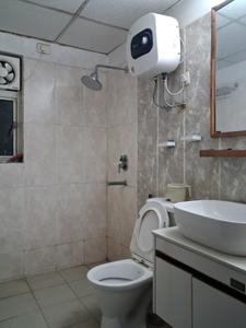 Common Bathroom Image of 1850 Sq.ft 3 BHK Apartment / Flat for rent in Amrapali Silicon City, Sector 76 Noida for Rs. 65000