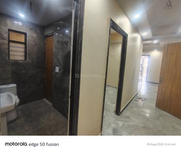 Bathroom Image of 1450 Sq.ft 3 BHK Apartment / Flat for rent in Shastri Nagar Meerut for Rs. 21000