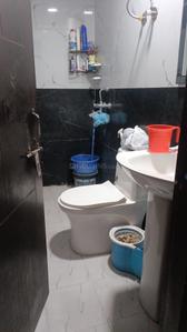 Bathroom Image of 650 Sq.ft 1 BHK Apartment / Flat for rent in Aashi Modern Apartment 2, Sector 73, Noida, Sector 73 Noida for Rs. 17000