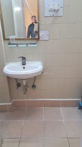 Bathroom Image of 700 Sq.ft 1 BHK Builder Floor for rent in Hauz Khas New Delhi for Rs. 40000
