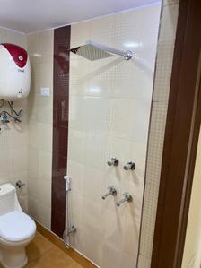 Bathroom Image of 1850 Sq.ft 3.5 BHK Apartment / Flat for rent in Swagatam Apartments, Sector 62 Noida for Rs. 31500