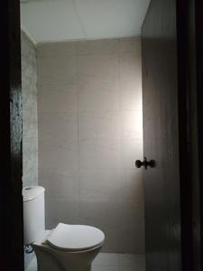 Common Bathroom Image of 585 Sq.ft 1 BHK Apartment / Flat for rent in Amrapali Dream Valley 2, Noida Extension Greater Noida for Rs. 16000