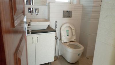 Bathroom Image of 1869 Sq.ft 3 BHK Apartment / Flat for sale in Central Park Resorts, Sector 48 Gurgaon for Rs. 52500000