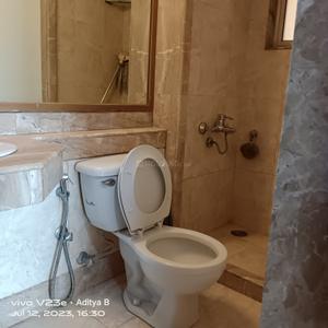 Bathroom Image of 1450 Sq.ft 3 BHK Apartment / Flat for sale in Hiranandani Gardens, Powai Mumbai for Rs. 53500000