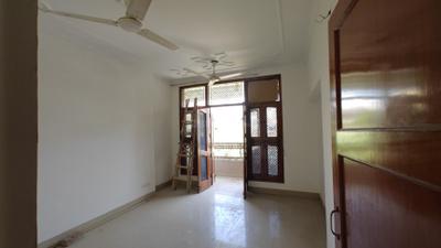 Bedroom Image of 900 Sq.ft 3 BHK Builder Floor for sale in GH 14 DDA MIG, Paschim Vihar New Delhi for Rs. 11500000