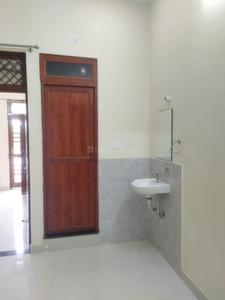 Bathroom Image of 900 Sq.ft 2 BHK Builder Floor for rent in Kunraghat Gorakhpur for Rs. 12000