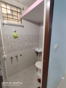 Bathroom Image of 475 Sq.ft 1 BHK Independent House for rent in Halasuru Bengaluru for Rs. 20000