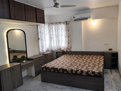 Bedroom Image of 1200 Sq.ft 2 BHK Apartment / Flat for rent in Bodakdev Ahmedabad for Rs. 40000