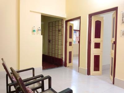 Living Room Image of 630 Sq.ft 2 BHK Builder Floor for rent in Purba Barisha Kolkata for Rs. 10000