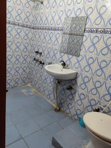 Bathroom Image of 1800 Sq.ft 2 BHK Builder Floor for rent in Sector 41 Noida for Rs. 32000