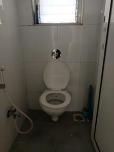 Common Bathroom Image of 550 Sq.ft 1 BHK Apartment / Flat for rent in Amanora Park Town, Hadapsar Pune for Rs. 27000