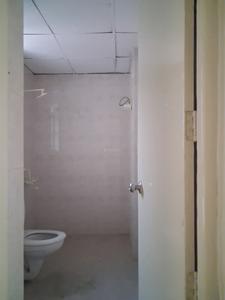 Common Bathroom Image of 1370 Sq.ft 3 BHK Apartment / Flat for sale in Jaypee Kosmos, Sector 134 Noida for Rs. 11100000