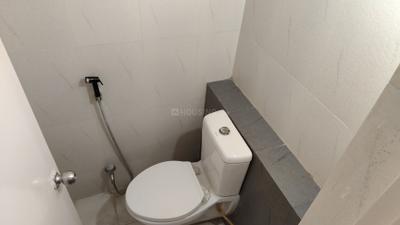 Bathroom Image of 650 Sq.ft 1 BHK Apartment / Flat for rent in Godrej Horizon, Mohammed Wadi Pune for Rs. 18000
