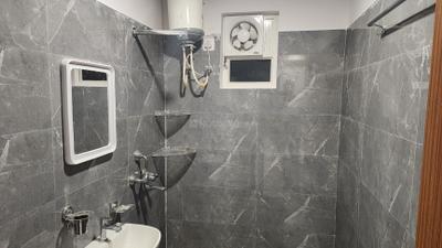 Bathroom Image of 520 Sq.ft 1 RK Apartment / Flat for rent in Karolan Ka Barh Jaipur for Rs. 16000