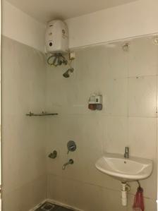Common Bathroom Image of 900 Sq.ft 2.5 BHK Apartment / Flat for rent in Lodha Casa Rio, Palava Phase 1 Thane for Rs. 26000