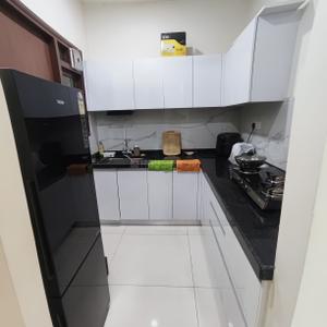 Kitchen Image of 988 Sq.ft 2 BHK Apartment / Flat for rent in Amanora Ascent Towers, Hadapsar Pune for Rs. 53000