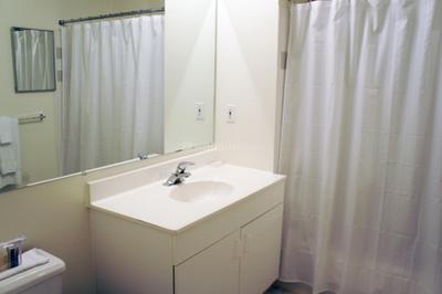 Bathroom Image of 3840 Sq.ft 6 BHK Apartment / Flat for sale in Rustomjee Ciroc, Juhu Mumbai for Rs. 210000000