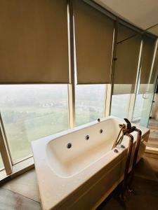 Bathroom Image of 3850 Sq.ft 4 BHK Apartment / Flat for sale in Jaypee The Sun Court, Jaypee Greens Greater Noida for Rs. 74500000