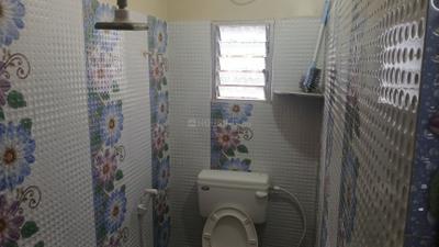 Bathroom Image of 410 Sq.ft 1 RK Apartment / Flat for rent in Keshtopur Kolkata for Rs. 6500