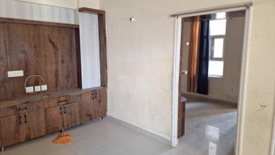 Living Room Image of 800 Sq.ft 2 BHK Apartment / Flat for sale in Shree Vardhman Mantra, Sector 67 Gurgaon for Rs. 7300000