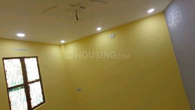 Bedroom Image of 669 Sq.ft 3 BHK Builder Floor for rent in Sabzi Mandi Old New Delhi for Rs. 13999