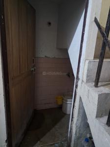Bathroom Image of 400 Sq.ft 1 BHK Apartment / Flat for rent in Gomti Nagar Lucknow for Rs. 5000