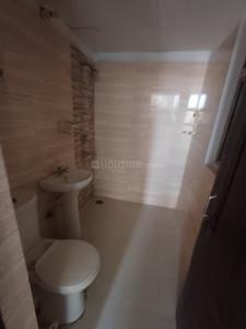 Bathroom Image of 900 Sq.ft 2.5 BHK Apartment / Flat for sale in Amrapali Zodiac, Sector 120 Noida for Rs. 9750000