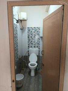 Bathroom Image of 1250 Sq.ft 2 BHK Independent House for rent in Kil Ayanambakkam Chennai for Rs. 24000