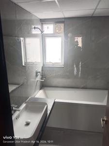 Bathroom Image of 2243 Sq.ft 4 BHK Apartment / Flat for rent in Rishita Manhattan, Gomti Nagar Extension Lucknow for Rs. 50000