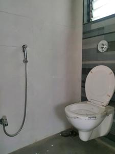 Common Bathroom Image of 500 Sq.ft 1 BHK Apartment / Flat for rent in Hiranandani Solitaire, Thane West Thane for Rs. 35000