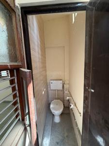 Bathroom Image of 550 Sq.ft 2 BHK Builder Floor for rent in Nawada New Delhi for Rs. 11000