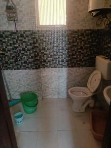 Bathroom Image of 600 Sq.ft 2 BHK Apartment / Flat for rent in Signature Global Andour Heights, Sector 71 Gurgaon for Rs. 27000