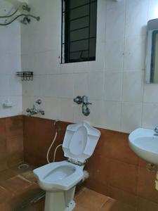 Common Bathroom Image of 950 Sq.ft 2 BHK Apartment / Flat for sale in Hiranandani Caviana, Hiranandani Estate Thane for Rs. 14000000