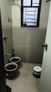 Bathroom Image of 600 Sq.ft 1 BHK Apartment / Flat for sale in Magarpatta Heliconia, Hadapsar Pune for Rs. 8300000