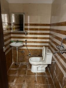 Bathroom Image of 1300 Sq.ft 2 BHK Builder Floor for rent in Ramnagariya Jaipur for Rs. 17000