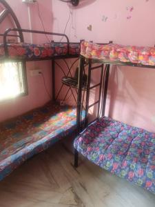 Bedroom Image of GOWRAS PG & MEN'S HOSTEL in Arumbakkam, Chennai