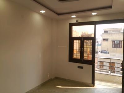 Bedroom Image of 850 Sq.ft 3 BHK Builder Floor for sale in Shalimar Bagh New Delhi for Rs. 14000000