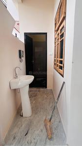 Bathroom Image of 1200 Sq.ft 2 BHK Independent House for rent in Haibat Mau Mawaiya Lucknow for Rs. 10000