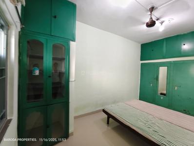 Bedroom Image of 1000 Sq.ft 2 BHK Builder Floor for rent in Subhanpura Vadodara for Rs. 15500