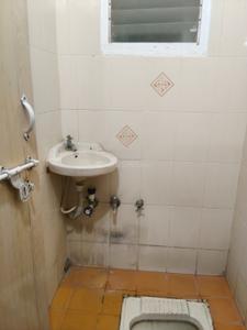 Bathroom Image of 1100 Sq.ft 2 BHK Apartment / Flat for rent in Naranpura Ahmedabad for Rs. 22000