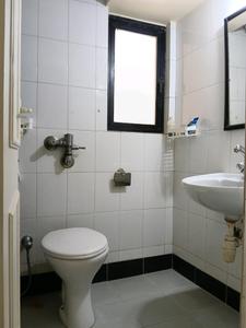Common Bathroom Image of 900 Sq.ft 2 BHK Apartment / Flat for sale in Hiranandani Rodas Enclave, Hiranandani Estate Thane for Rs. 19500000