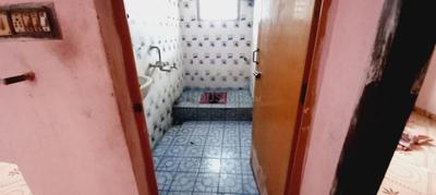 Bathroom Image of 515 Sq.ft 1 BHK Apartment / Flat for rent in Madambakkam Chennai for Rs. 6500