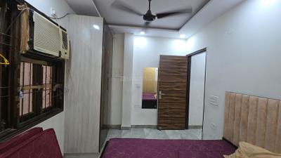 Bedroom Image of 400 Sq.ft 1 BHK Builder Floor for rent in Pitampura New Delhi for Rs. 21000