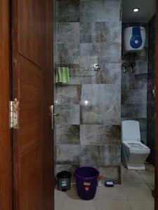 Common Bathroom Image of 5200 Sq.ft 5 BHK Villa for sale in Sector 93B Noida for Rs. 150000000