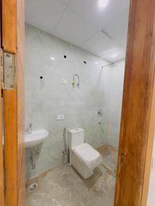 Bathroom Image of 1000 Sq.ft 2 BHK Apartment / Flat for sale in Sector 104 Noida for Rs. 4500000